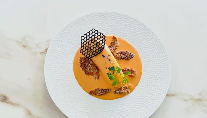Poitrine de poulet fermier au vin Jaune et morilles, polenta au Comté